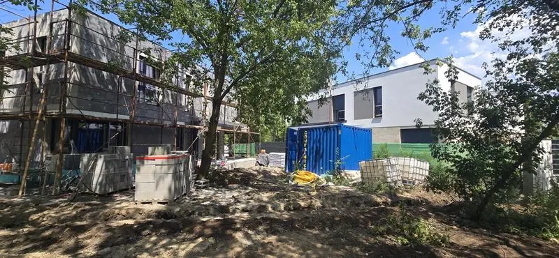 Homlokzati munkák az építkezésen